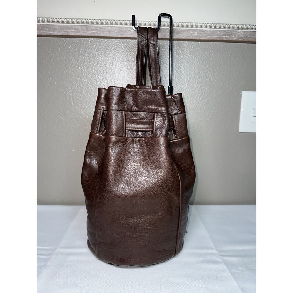 Chic Brown Leather Tote with Spacious Design